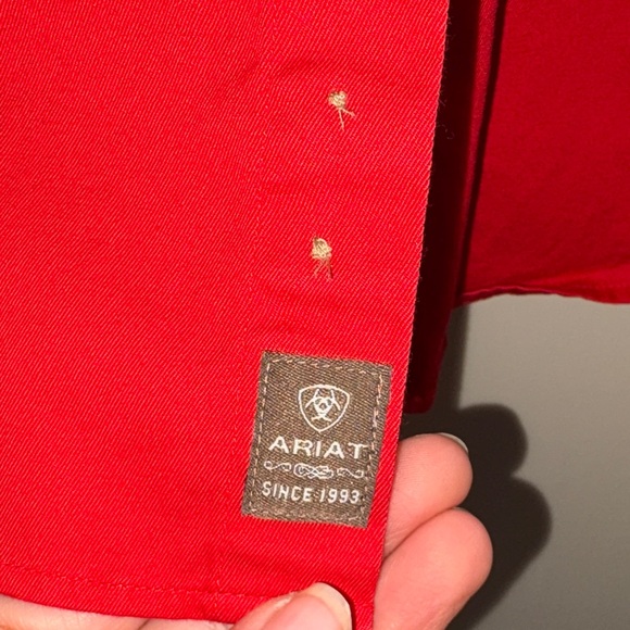 Ariat Men's Bold Red Casual Button Down Shirt - Picture 4 of 7